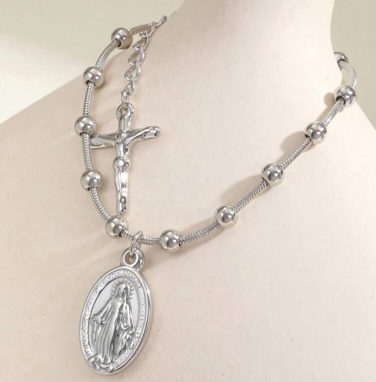 Colgante de plata de la virgen maría